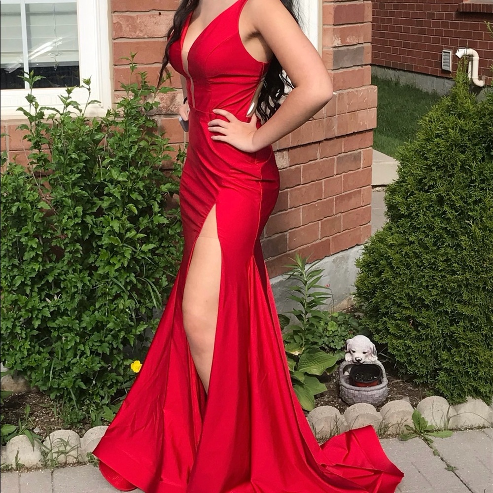 Designer: Alyce Paris